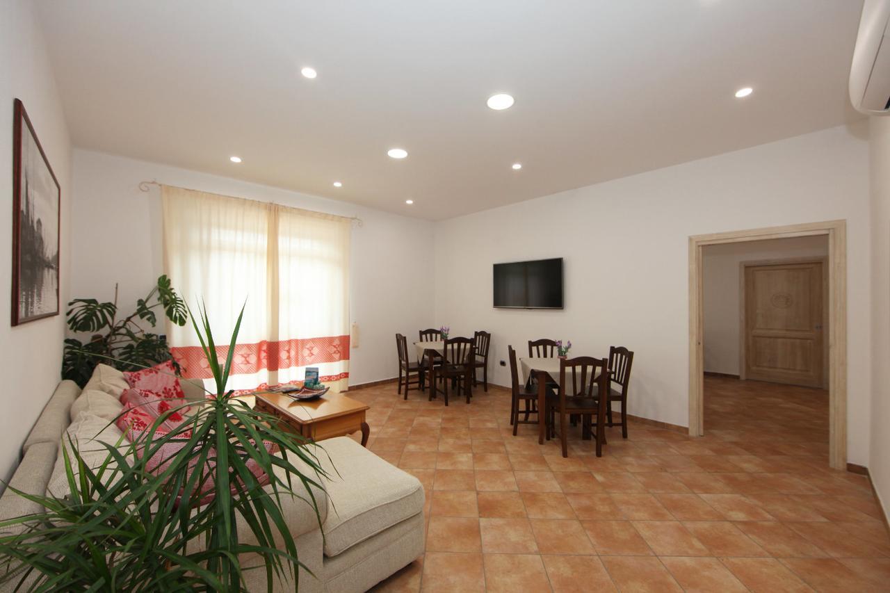 Guest House Villabianca La Maddalena  Ngoại thất bức ảnh